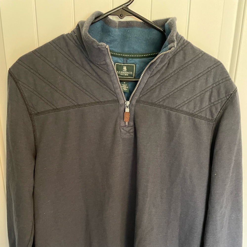 Men’s outdoors sweater.
